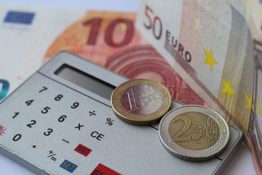 Personalverantwortliche berechnet den Arbeitgeberzuschuss zur bAV